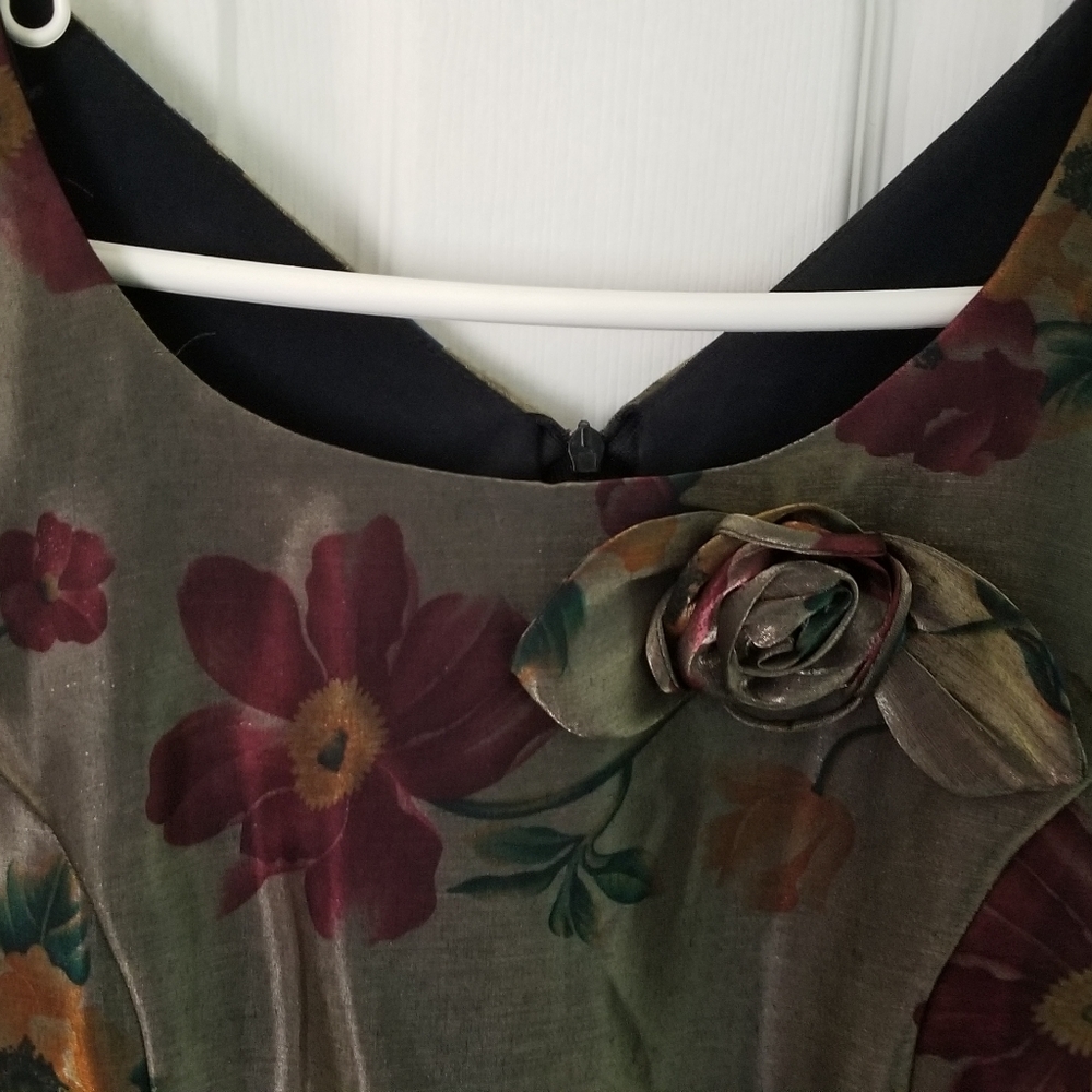 Dress - Picture 4 of 4